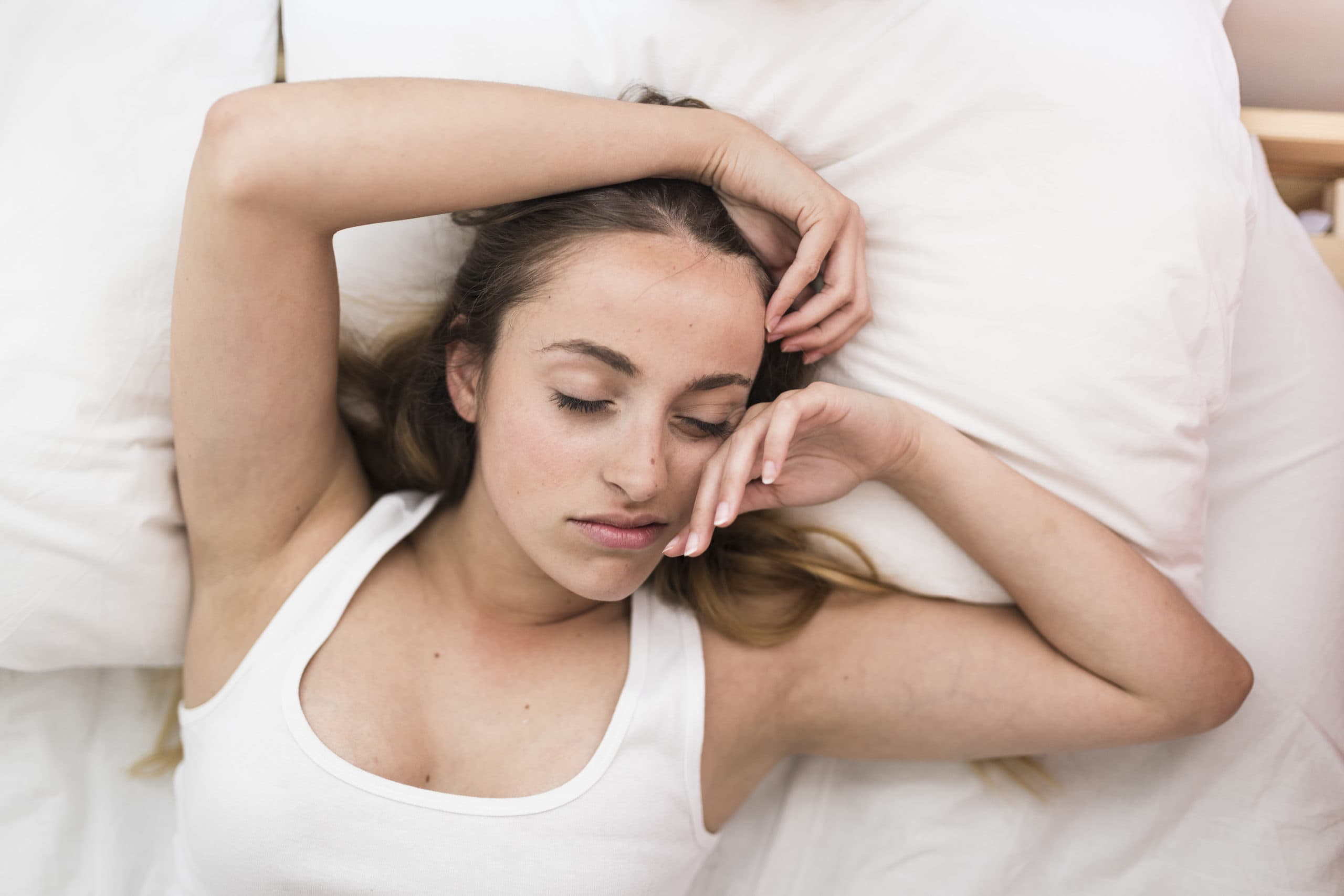 ¿Cómo dormir después de un aumento de pecho